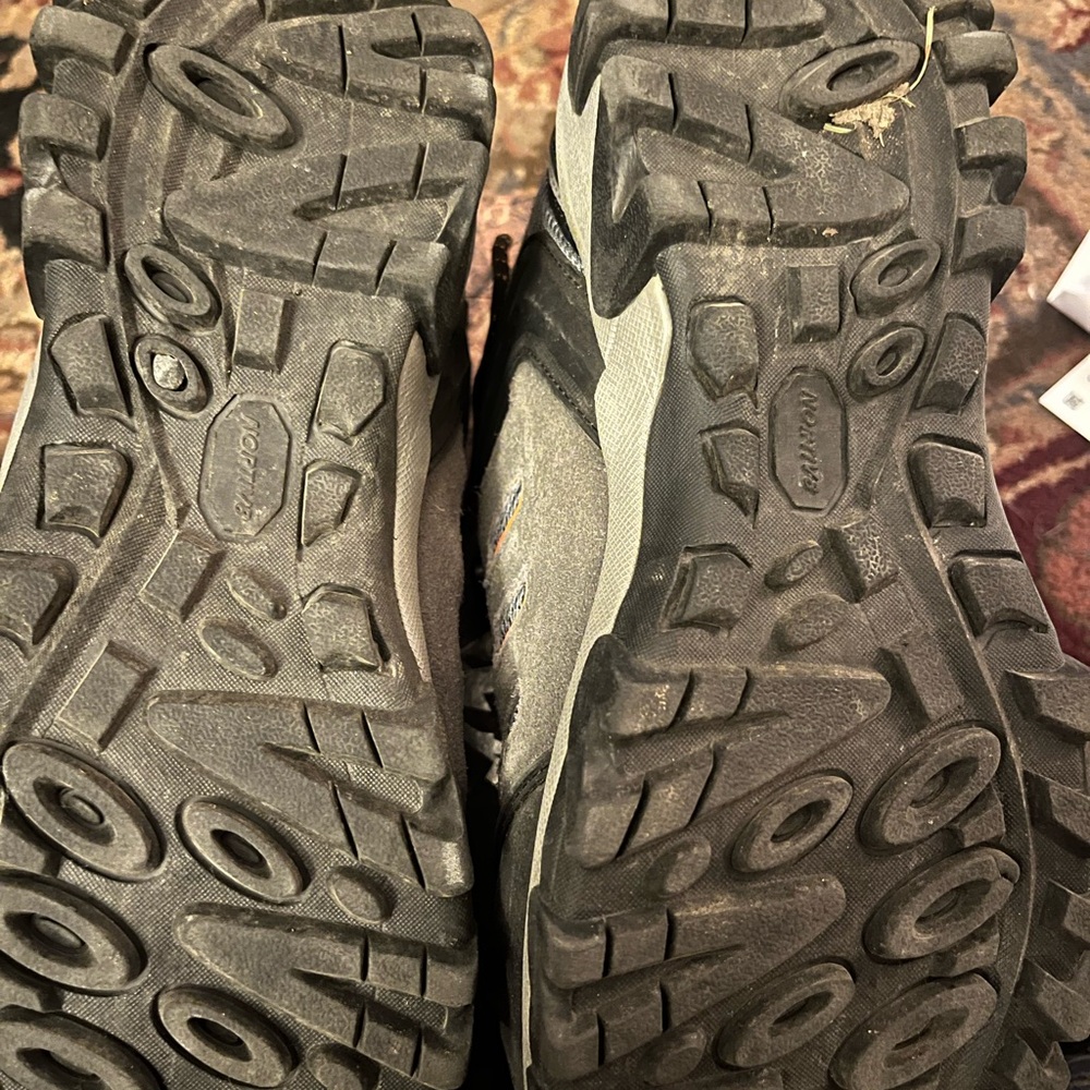 Nortiv hiking shoes . Worn twice . Good used condition . Size 8 - Picture 3 of 6